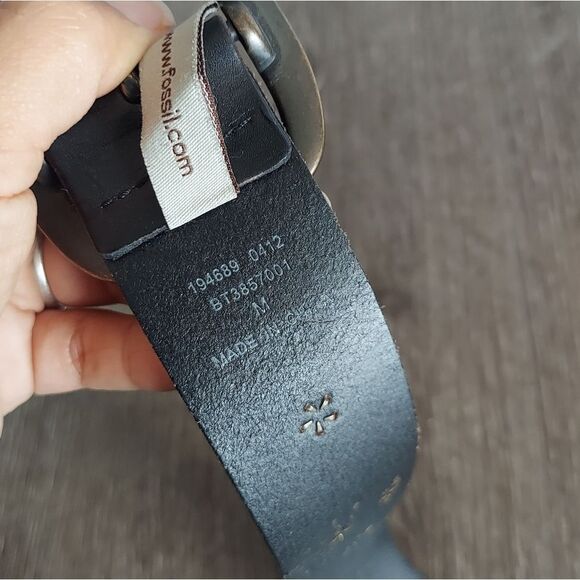Fossil Black Leather Belt w/ Bronze Floral Design - Medium - Picture 4 of 6